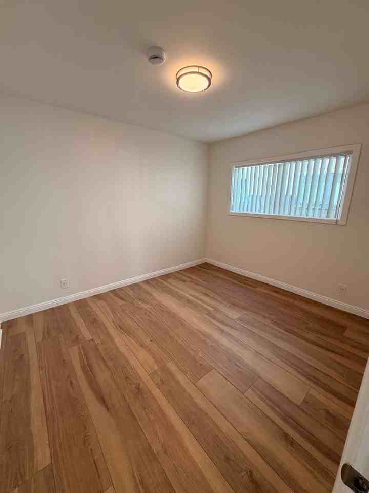 1845 S Grand Ave #1 - Photo 5 of 26