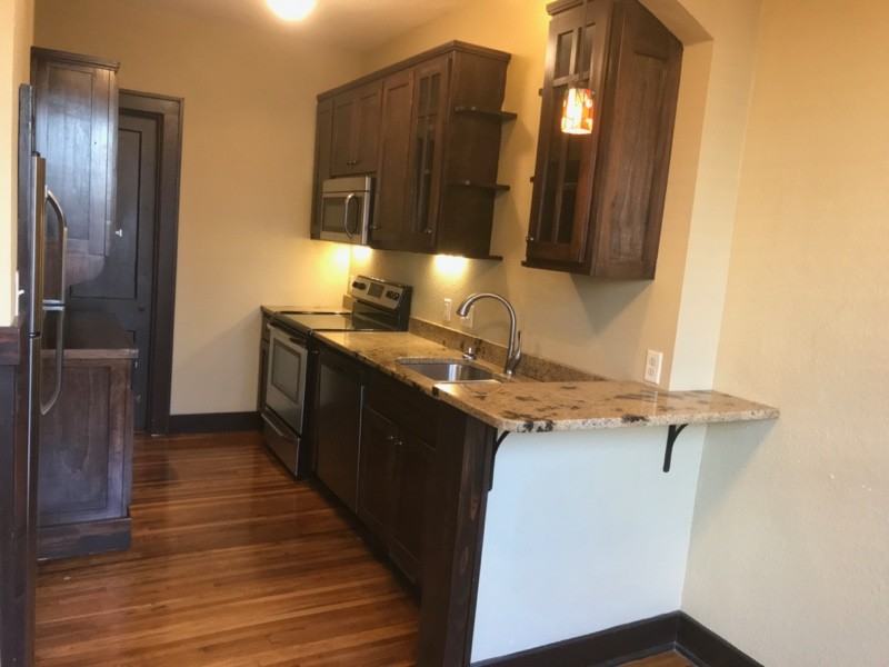 616 E 7th St - Photo 5 of 19