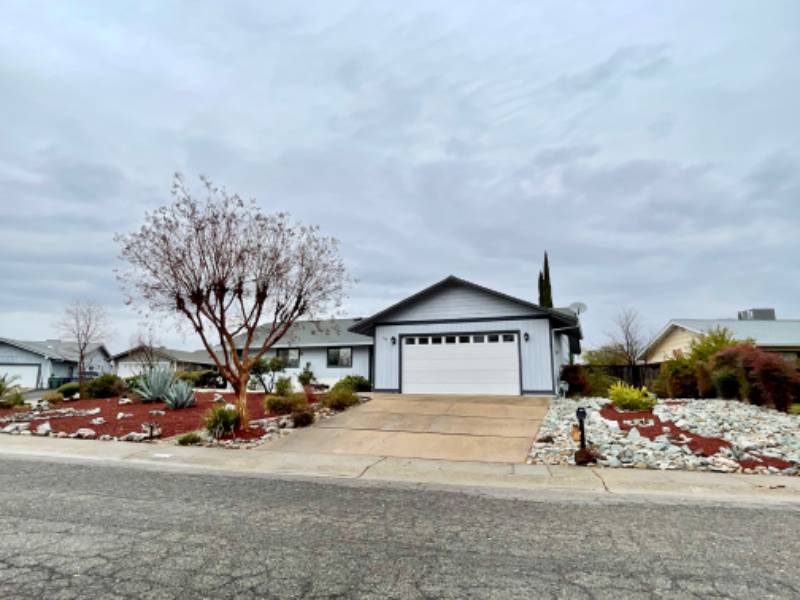 3640 Elizabeth Way - Photo 3 of 32