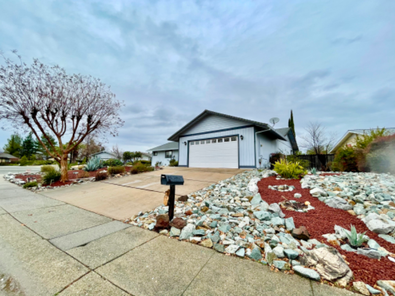 3640 Elizabeth Way - Photo 5 of 32