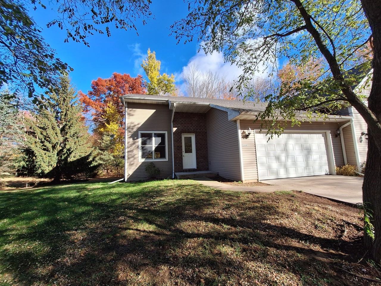 1338 Haley Ct - Photo 2 of 33