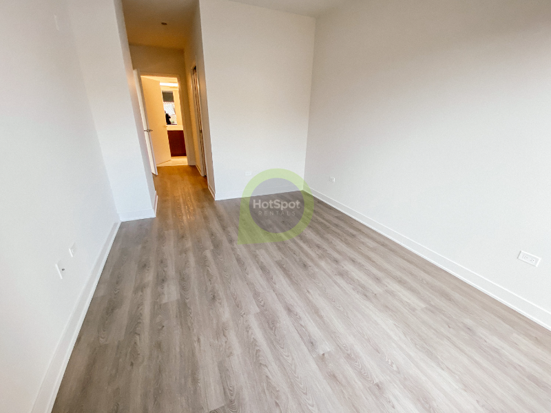 735 N Aberdeen St - Photo 5 of 17