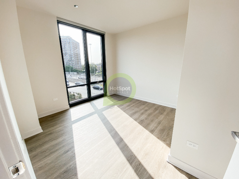735 N Aberdeen St - Photo 6 of 17