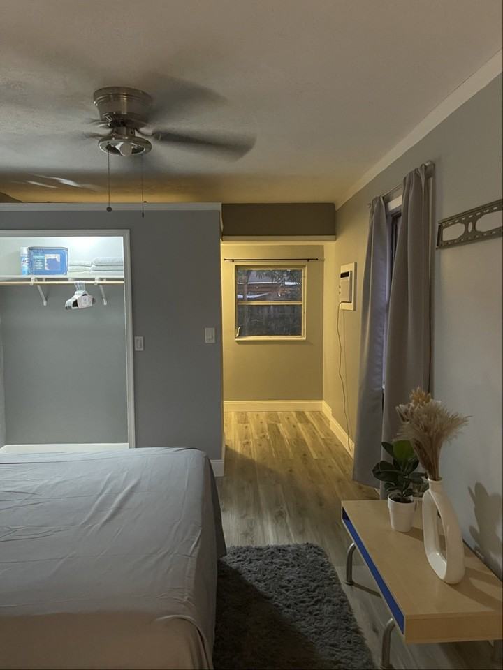 4420 Ne 1st Ave - Photo 6 of 10