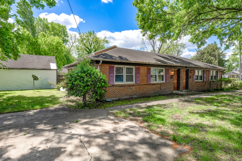 8968 Tidewater Dr #B - Photo 2 of 9