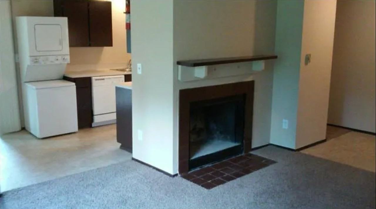 19012 B St E #19012B - Photo 2 of 5