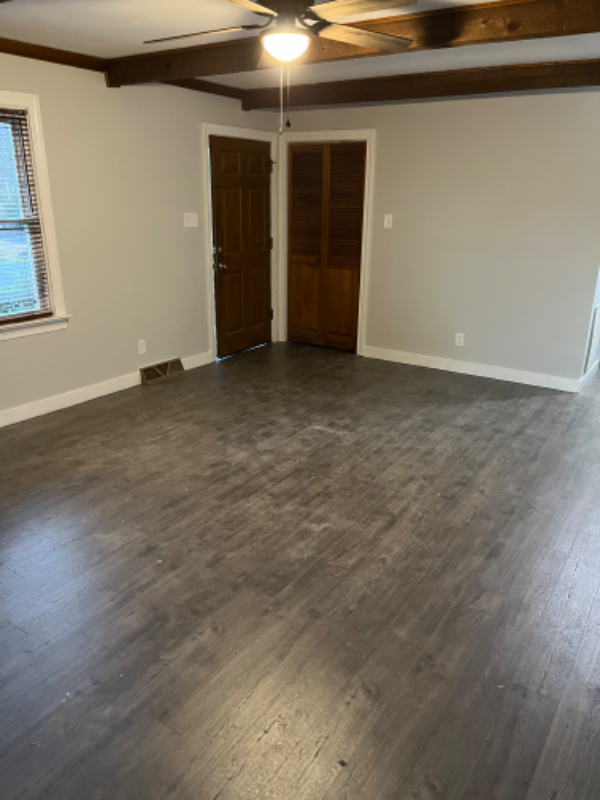 3225 Hollyglen Ct - Photo 4 of 12