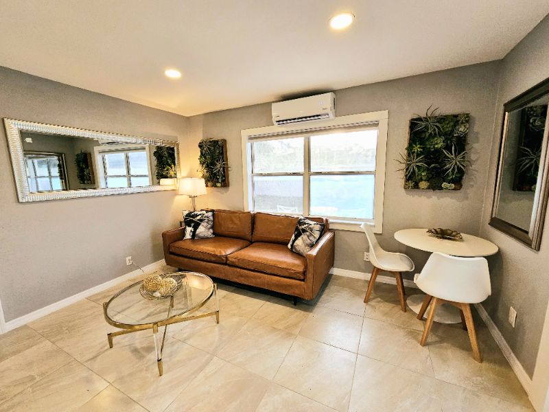 1 Gorgeous Bright Space With Private Yard - Photo 2 of 7