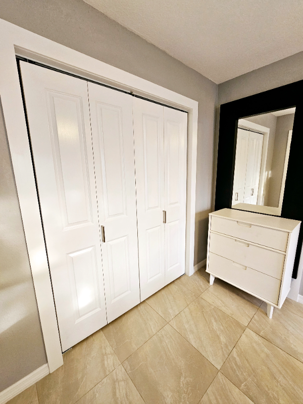 1 Gorgeous Bright Space With Private Yard - Photo 4 of 7