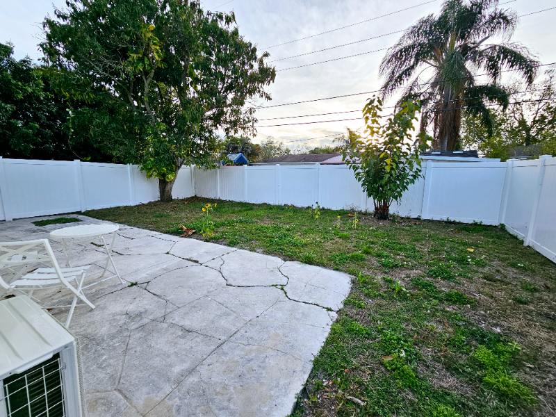 1 Gorgeous Bright Space With Private Yard - Photo 7 of 7