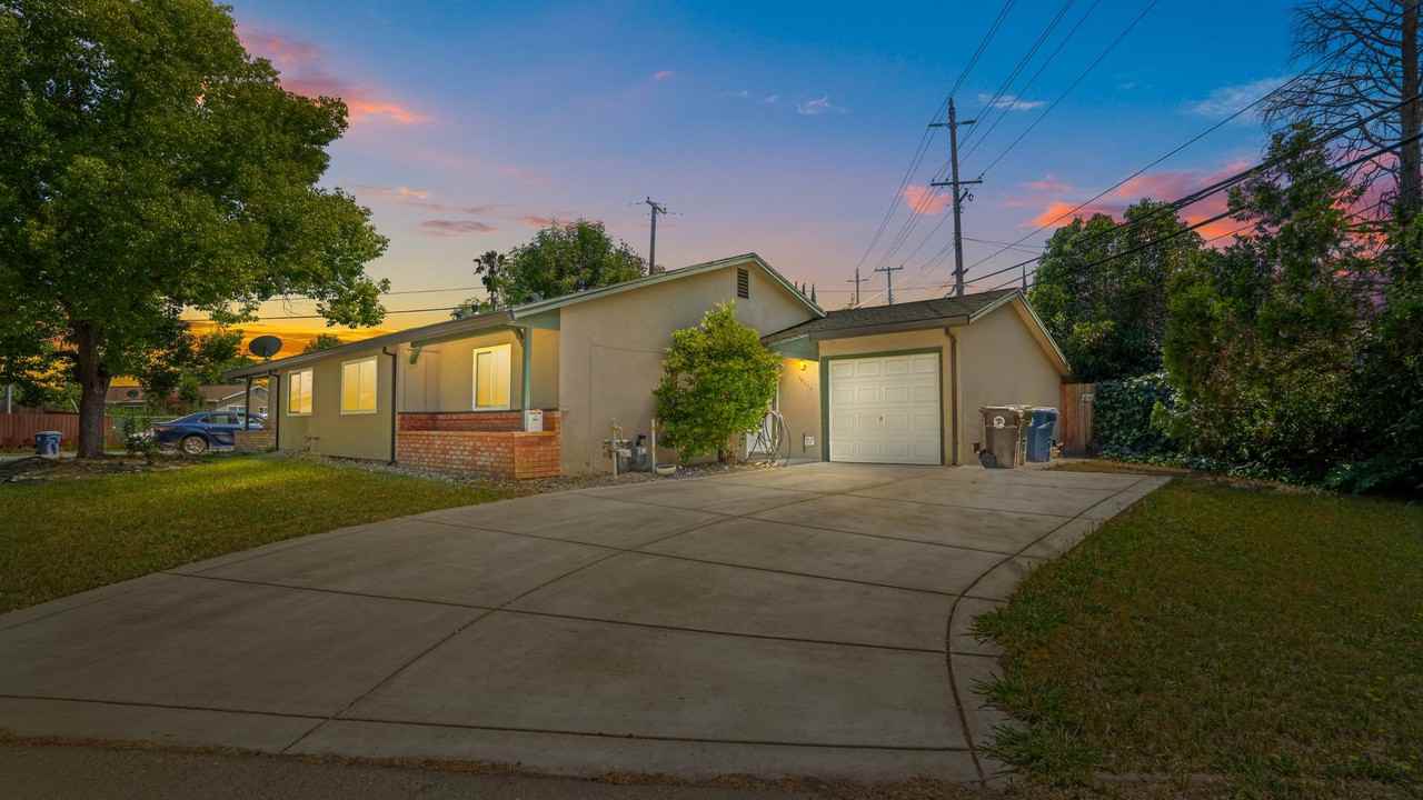 10498 Mills Tower Dr - Photo 2 of 24