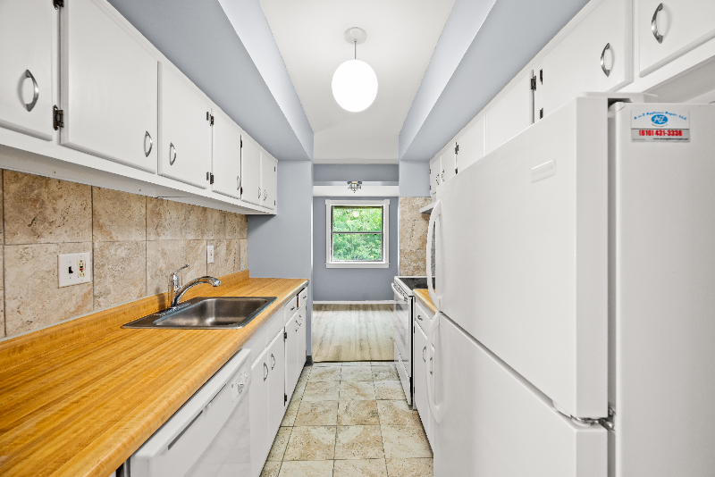 1419 Valley Dr - Photo 3 of 14