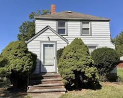 featured image of 824 E 236th St