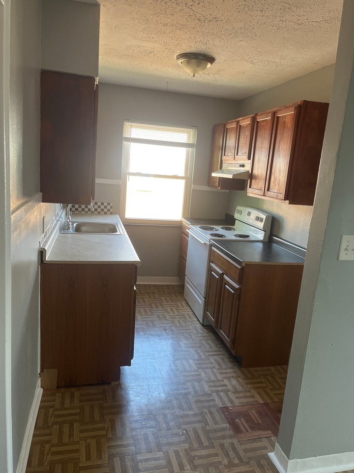 829 Uhrig Ave #3 - Photo 5 of 12
