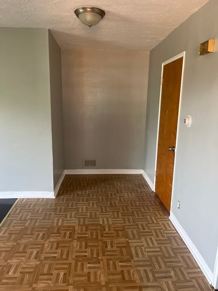 829 Uhrig Ave #3 - Photo 6 of 12