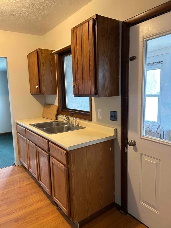 515 Utica St - Photo 3 of 18