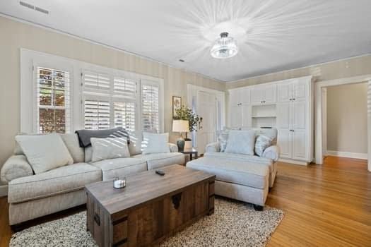 6308 Richmond Pl - Photo 2 of 20
