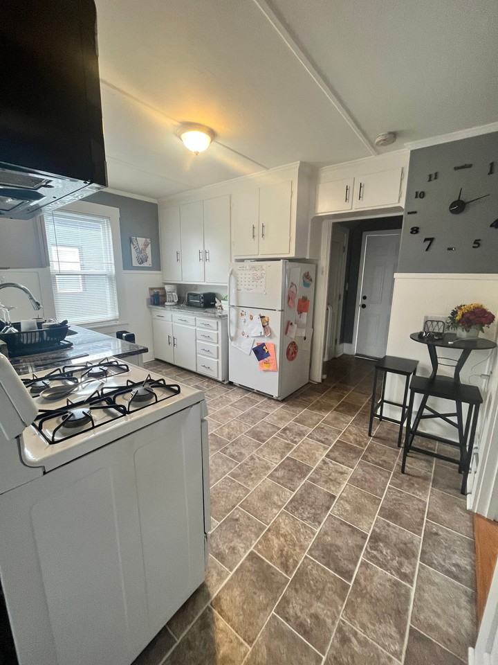 27 Dearborn Ave #3 - Photo 4 of 10
