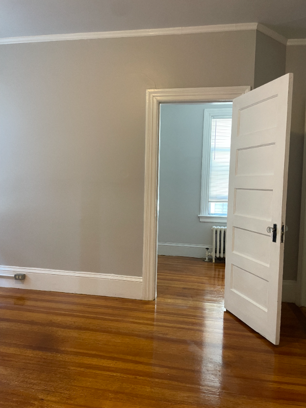 372 Lloyd Ave #4 - Photo 2 of 12