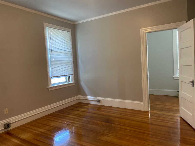 372 Lloyd Ave #4 - Photo 3 of 12