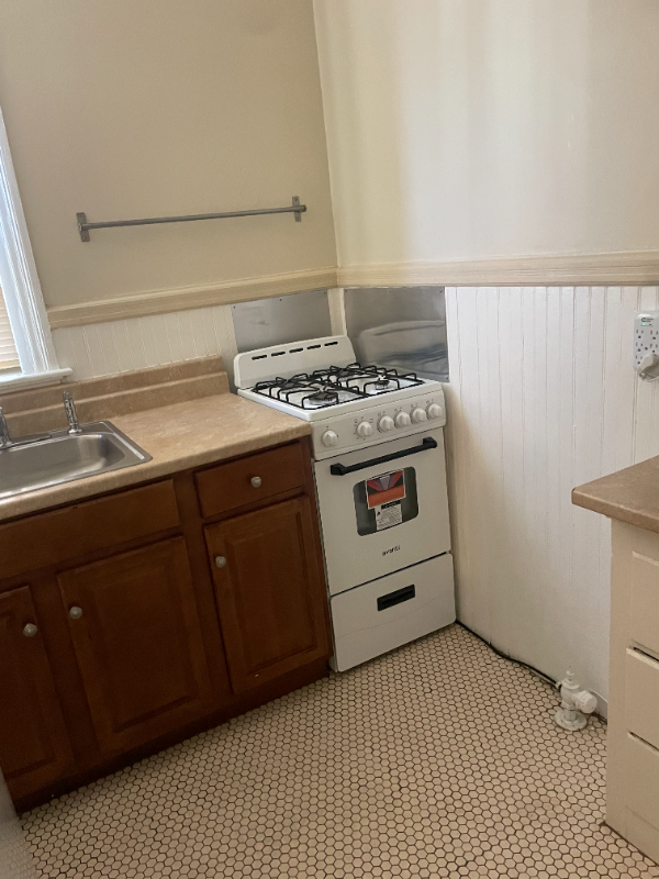 372 Lloyd Ave #4 - Photo 7 of 12