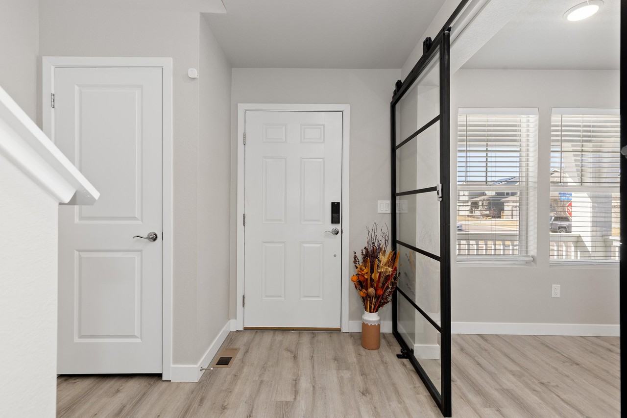 958 Colorado River Ave - Photo 2 of 20