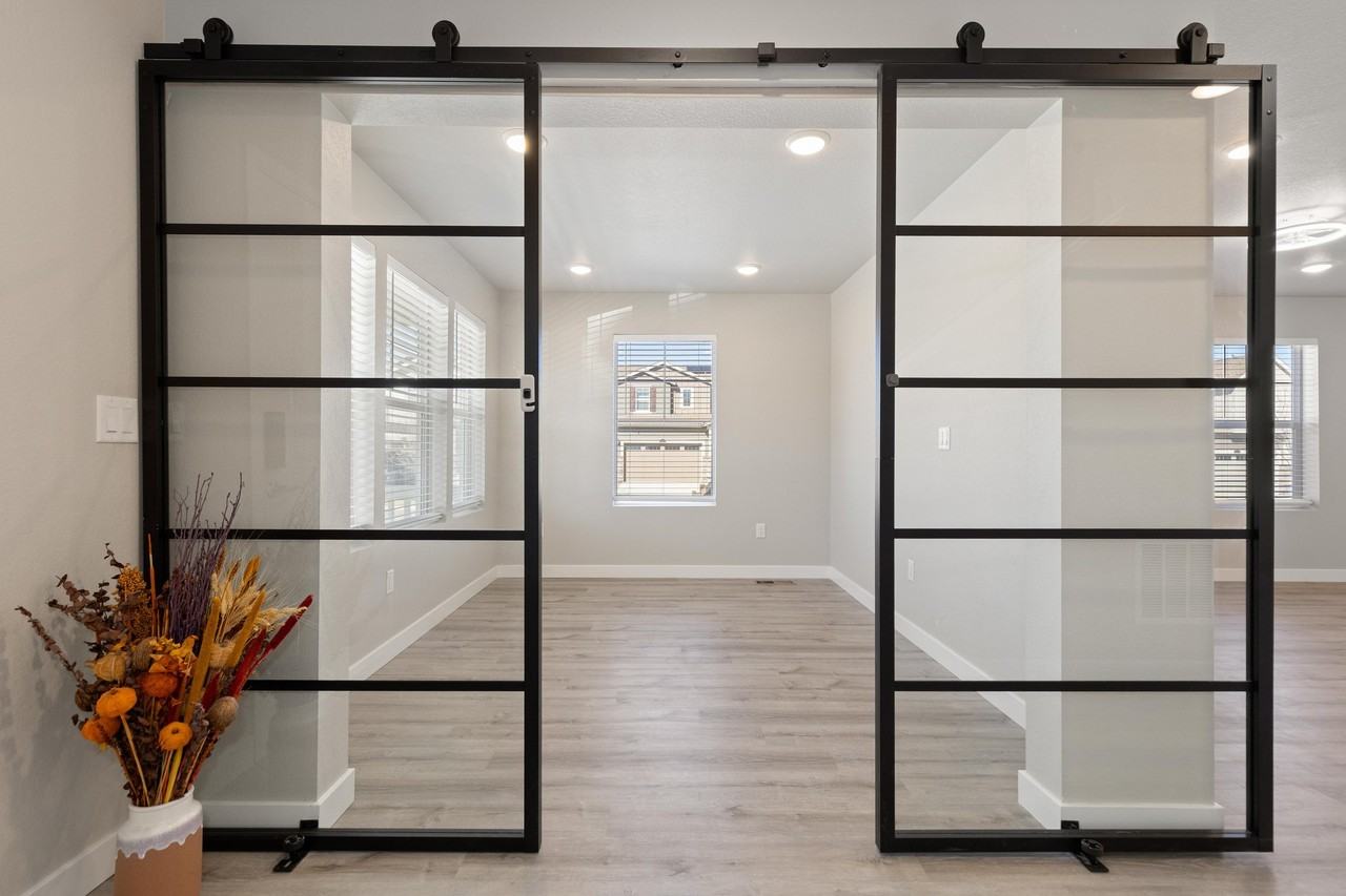958 Colorado River Ave - Photo 3 of 20