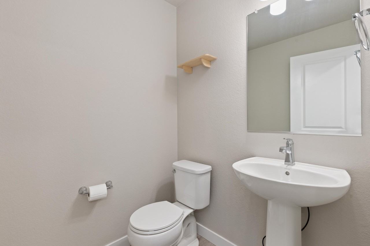 958 Colorado River Ave - Photo 7 of 20