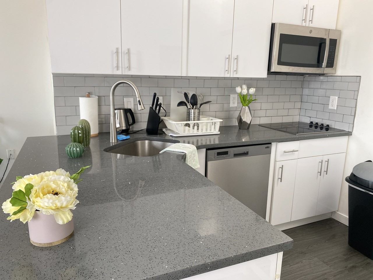 1725 Bainbridge St #3F - Photo 3 of 18