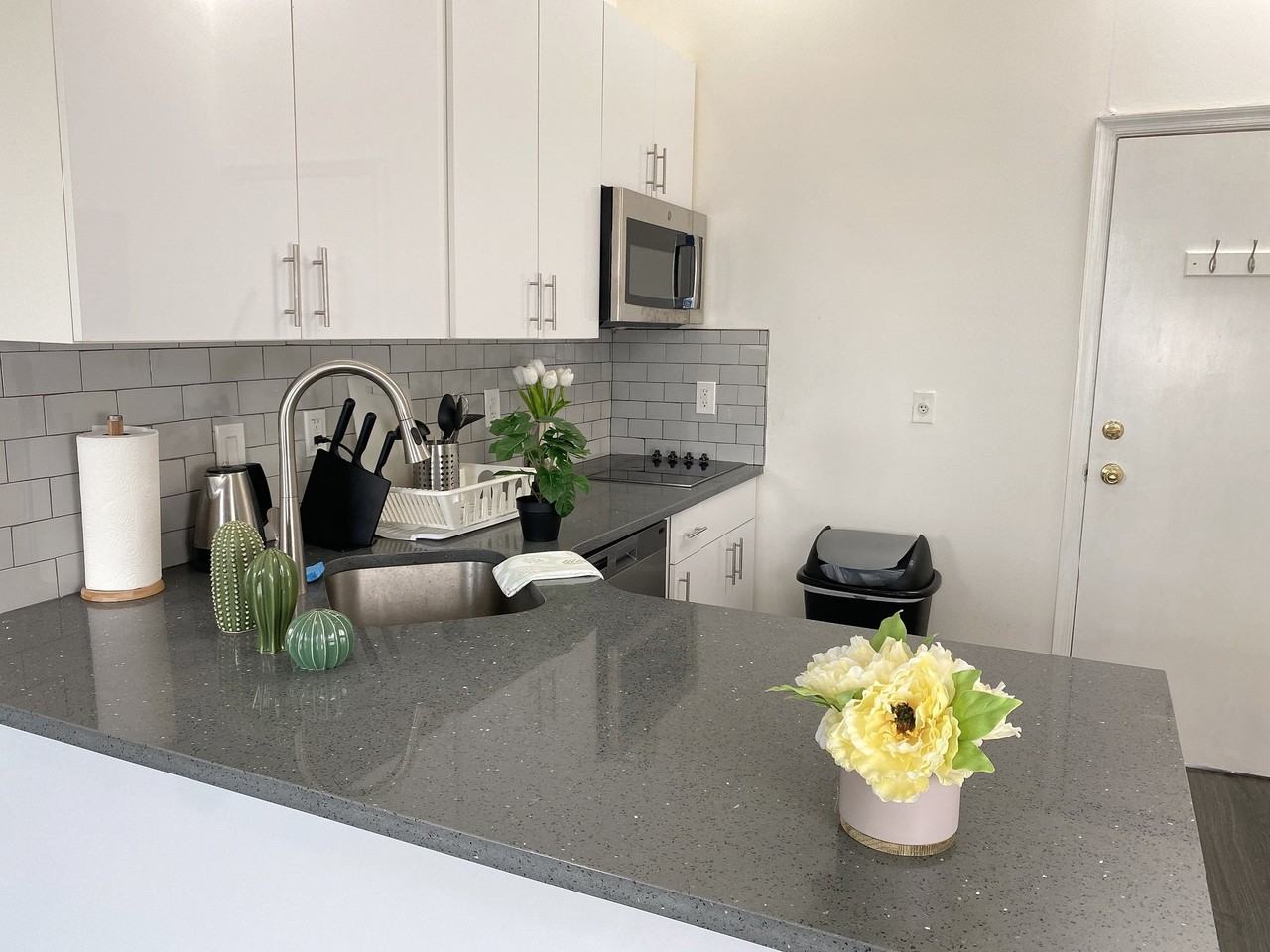 1725 Bainbridge St #3F - Photo 5 of 18