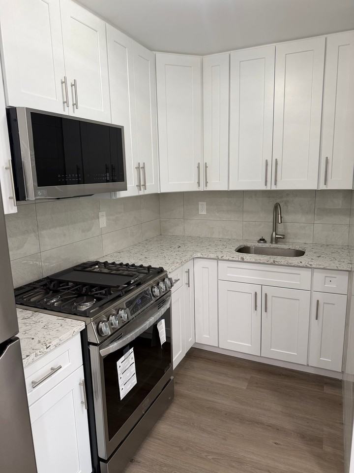 4202 Oneida Ave - Photo 2 of 10