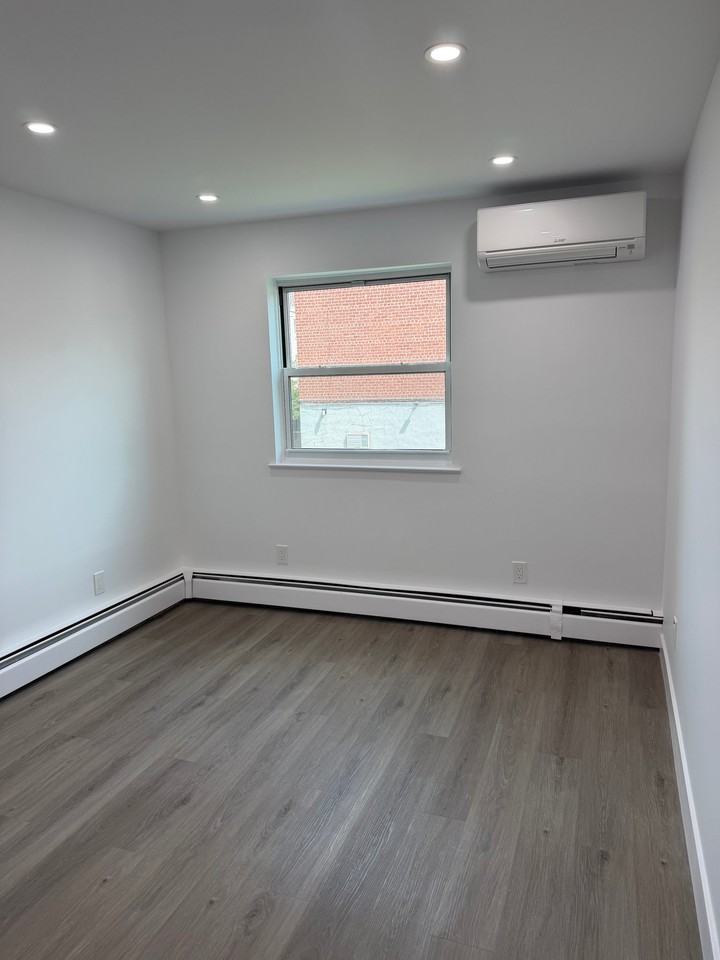 4202 Oneida Ave - Photo 6 of 10