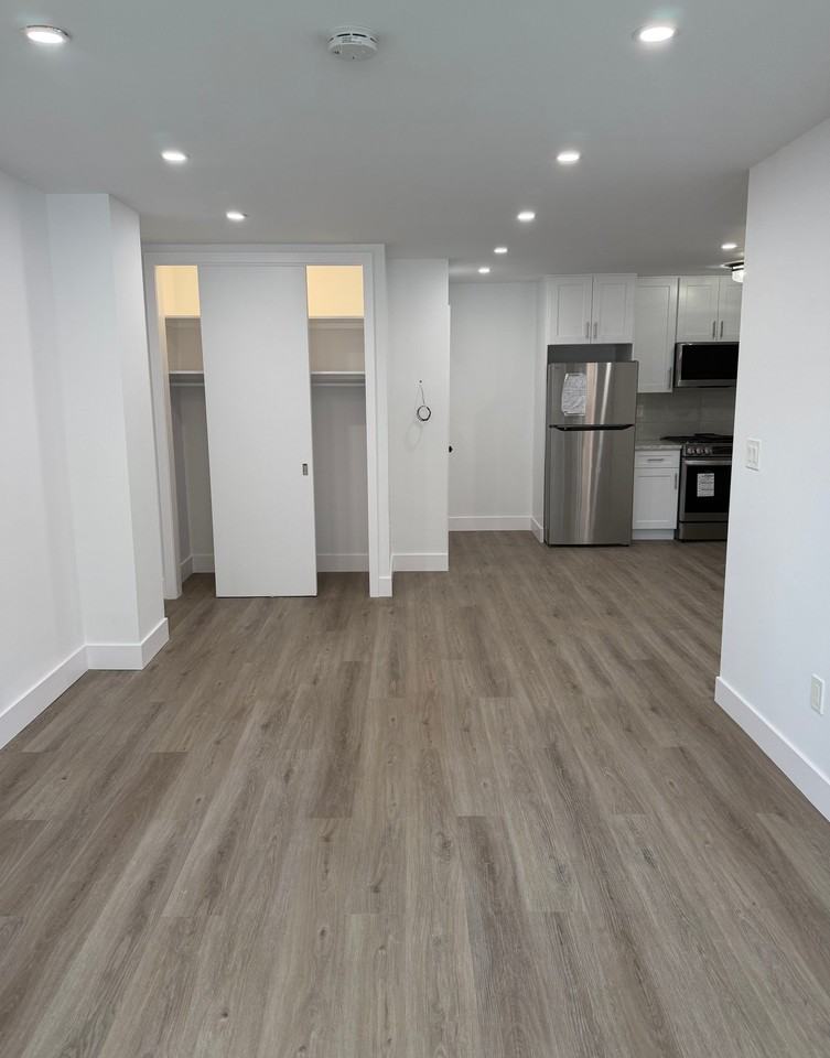 4202 Oneida Ave - Photo 7 of 10