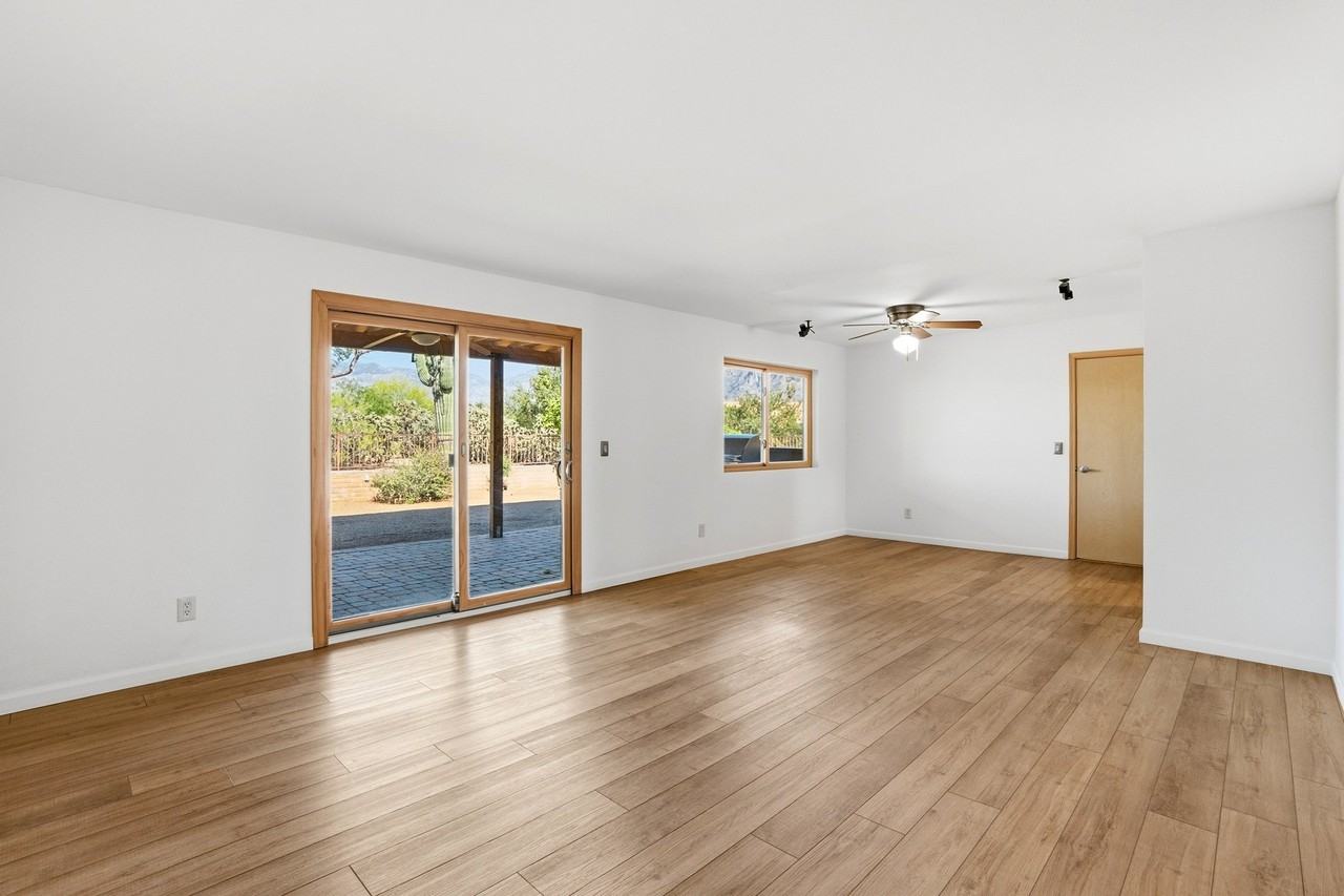 11910 N Joi Dr - Photo 4 of 20