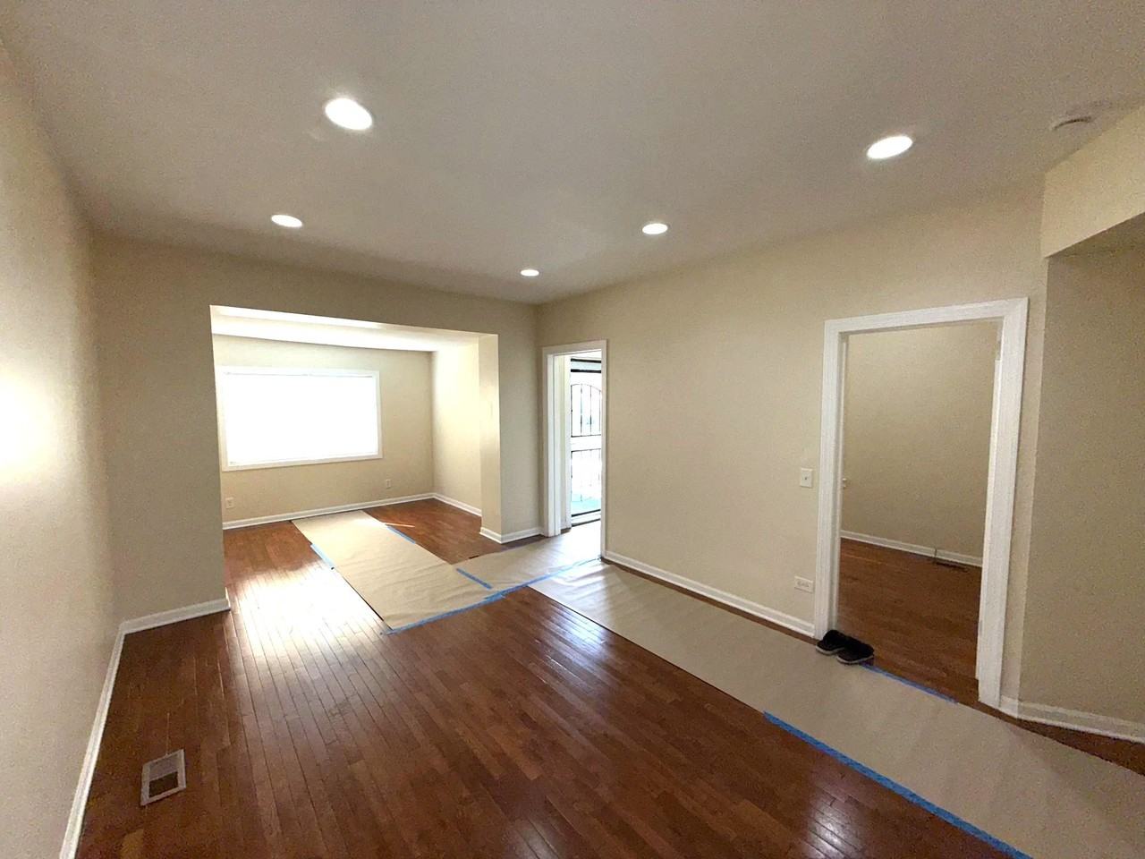 7423 S Saint Lawrence Ave - Photo 2 of 16