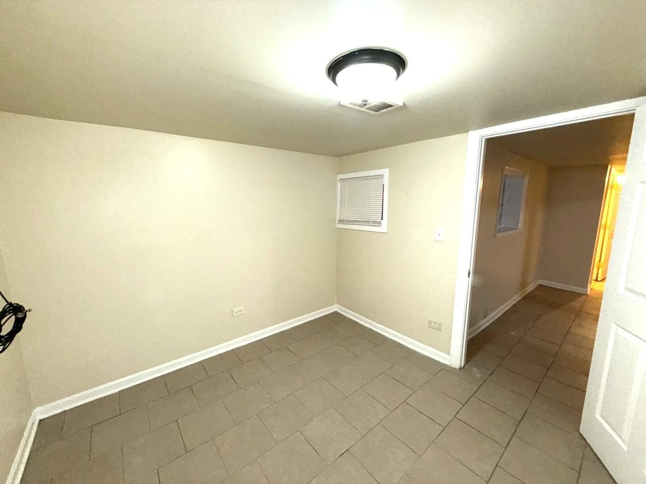 7423 S Saint Lawrence Ave - Photo 4 of 16