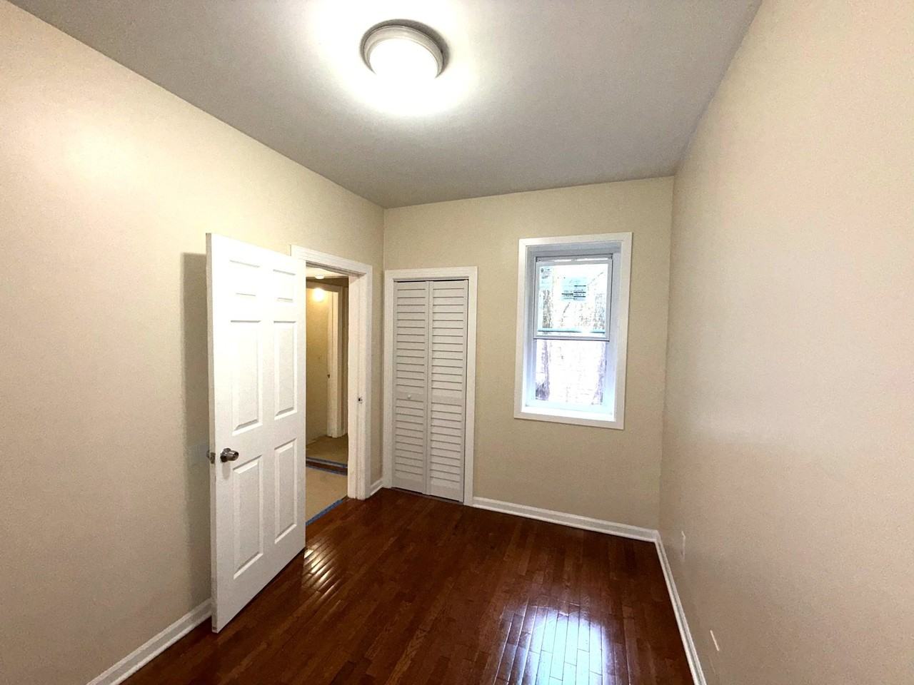 7423 S Saint Lawrence Ave - Photo 6 of 16