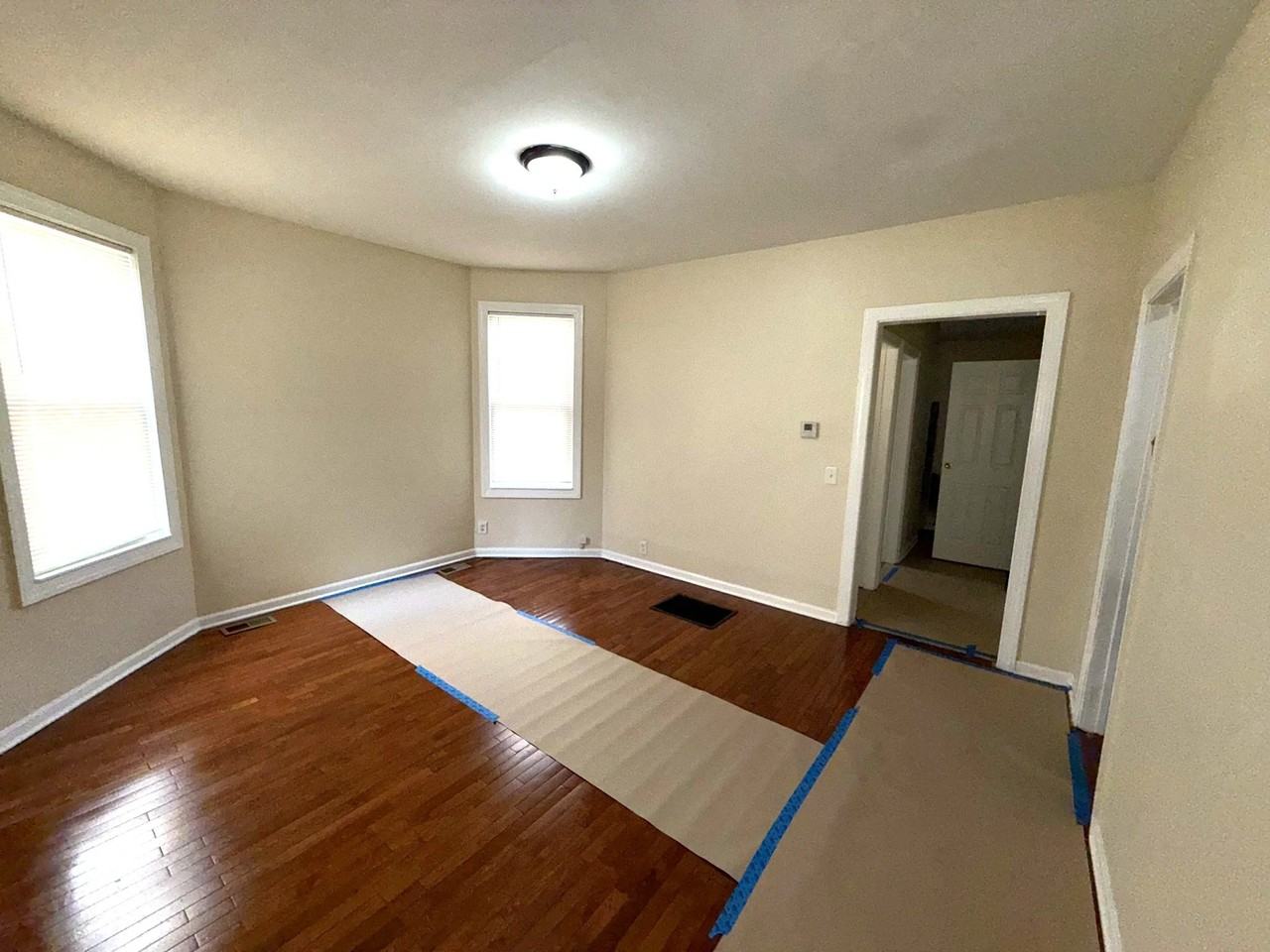 7423 S Saint Lawrence Ave - Photo 7 of 16