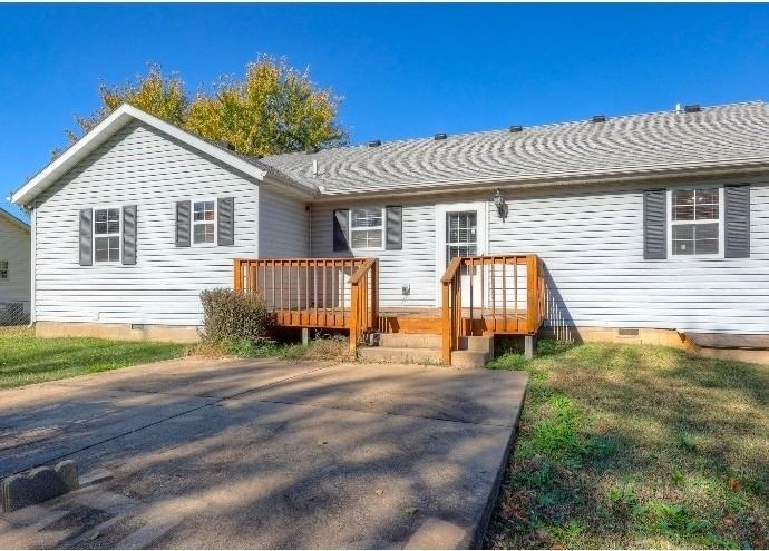 210 Azalea St - Photo 3 of 20