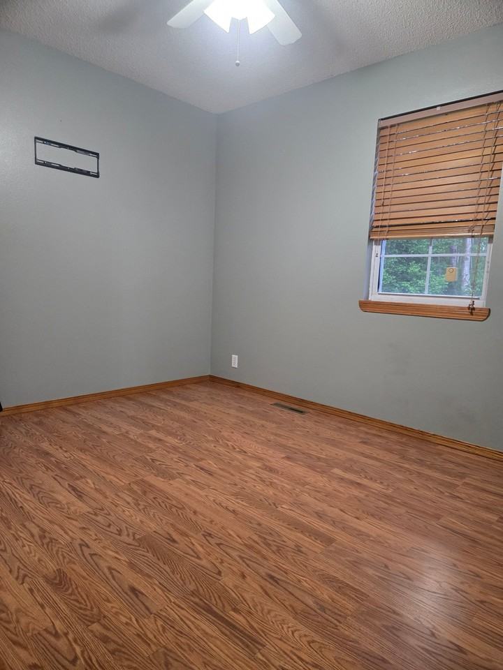 210 Azalea St - Photo 7 of 20