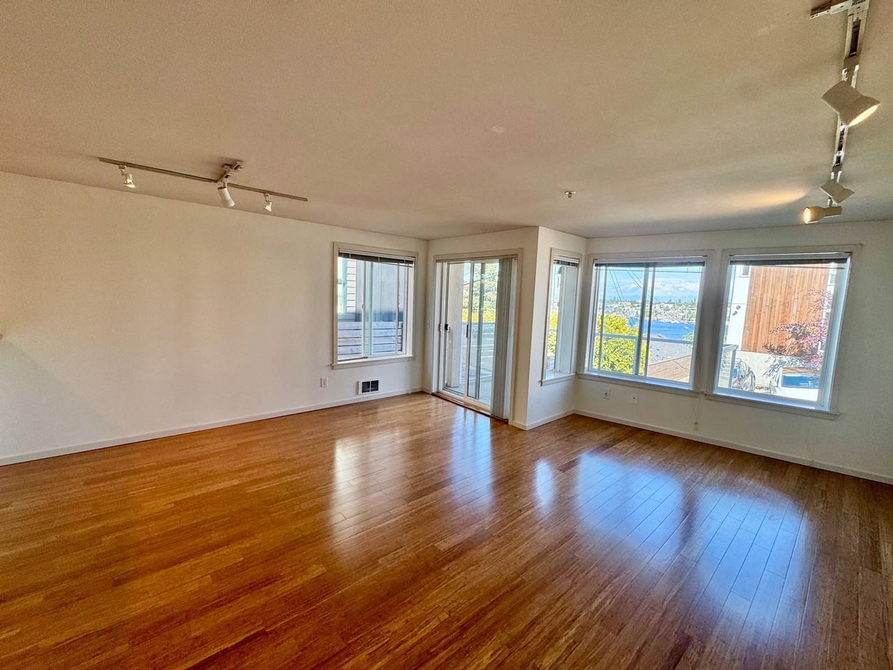 2432 Dexter Ave N #100