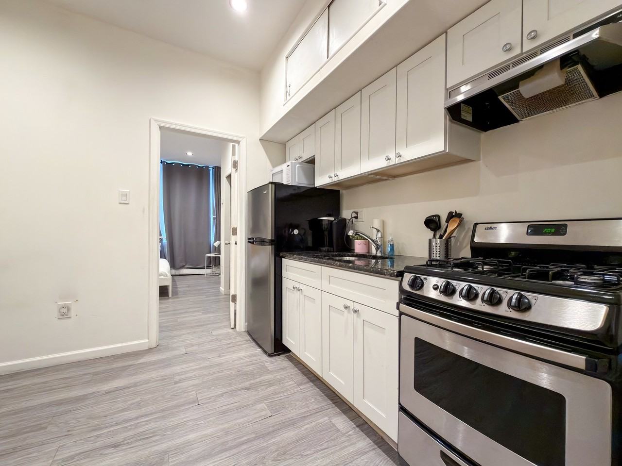 2402 Spruce St #1F - Photo 2 of 18