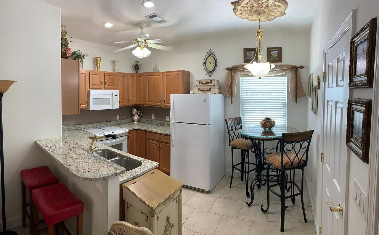 411 W Intendencia St - Photo 6 of 12