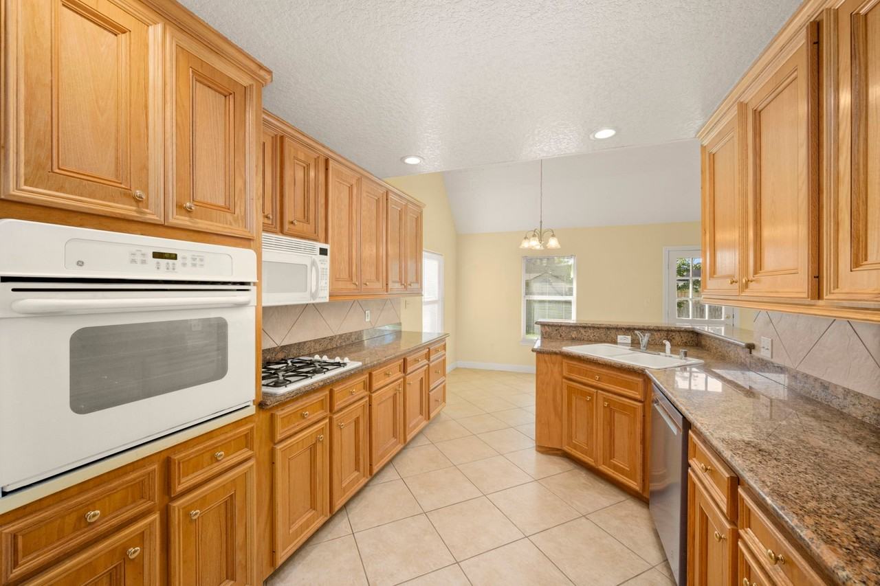 3212 Glastonbury Dr - Photo 5 of 19