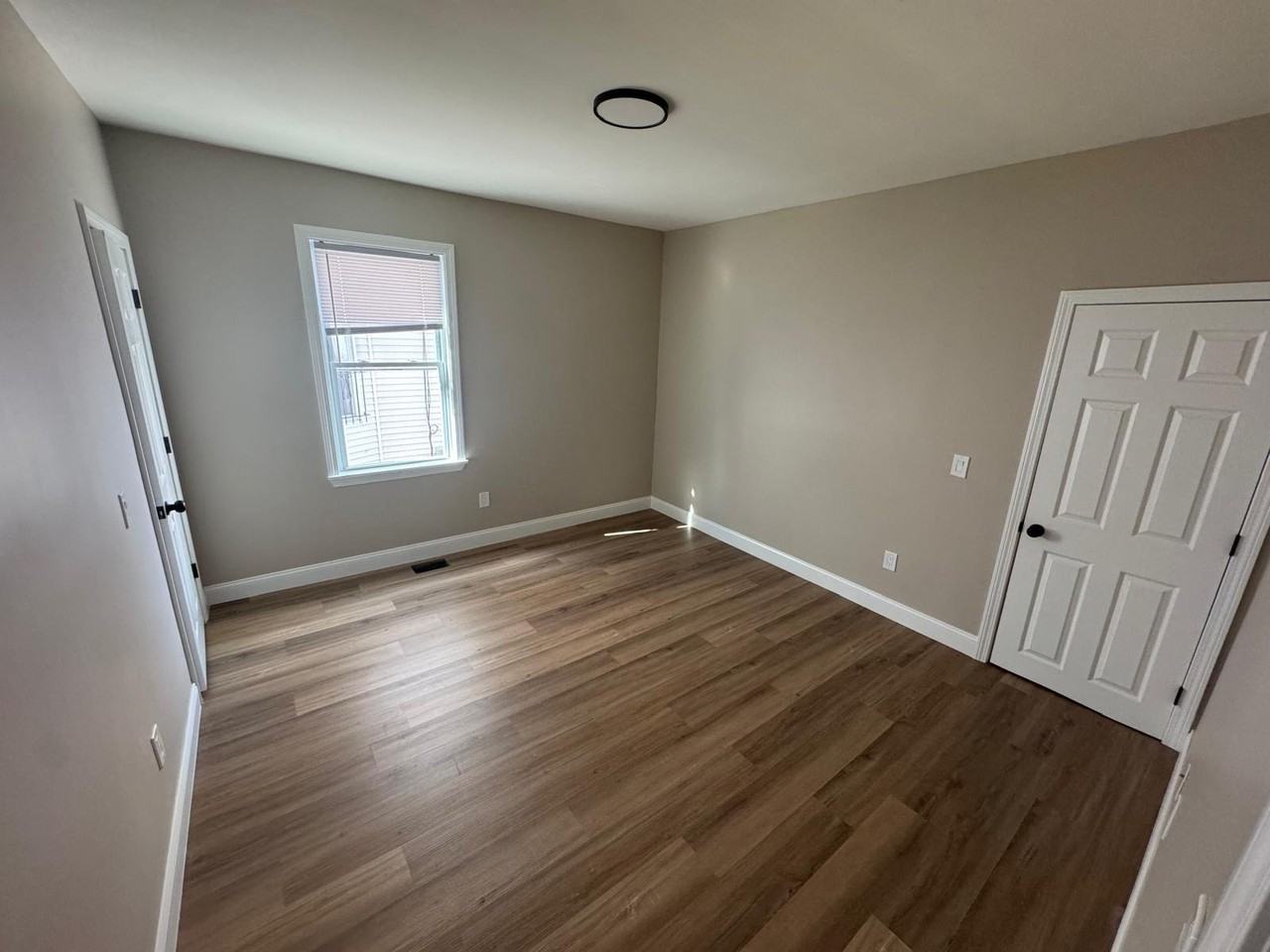 33 Linwood Ave #1 - Photo 5 of 8
