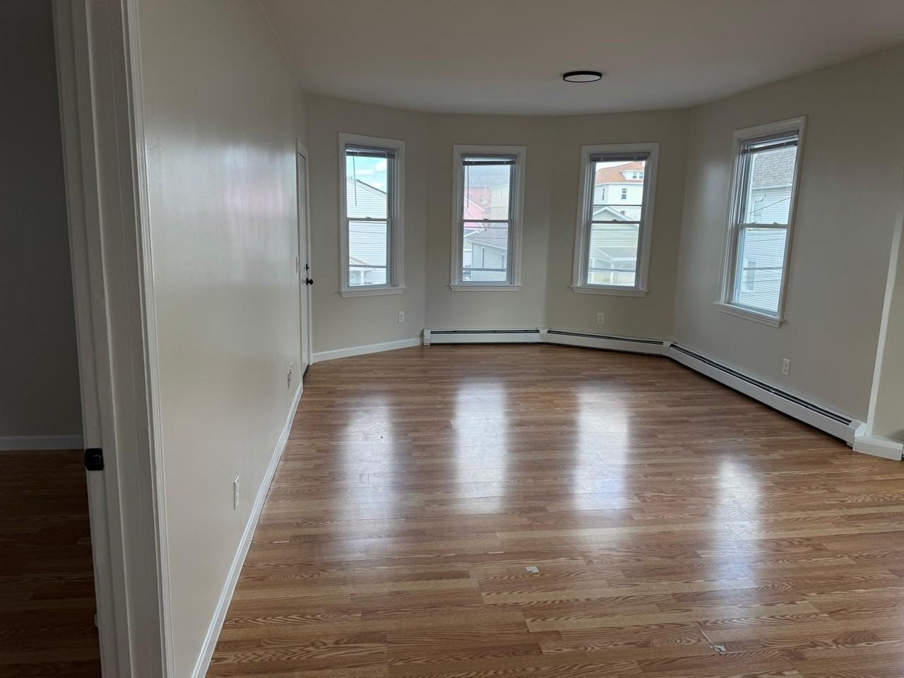 31 Linwood Ave #2 - Photo 3 of 7