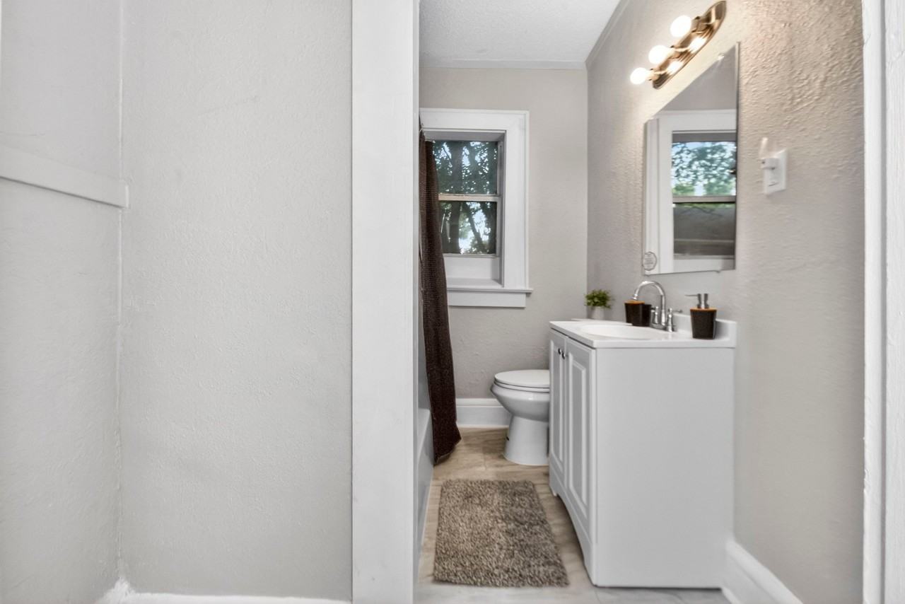 2724 Hubbard St - Photo 2 of 18