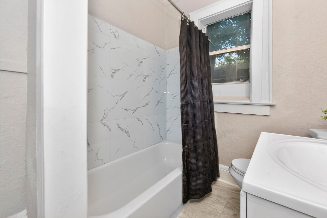 2724 Hubbard St - Photo 3 of 18