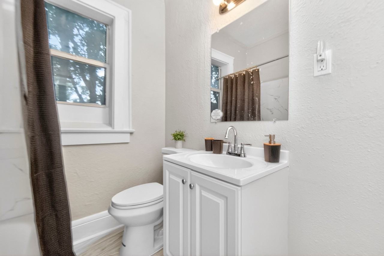 2724 Hubbard St - Photo 4 of 18