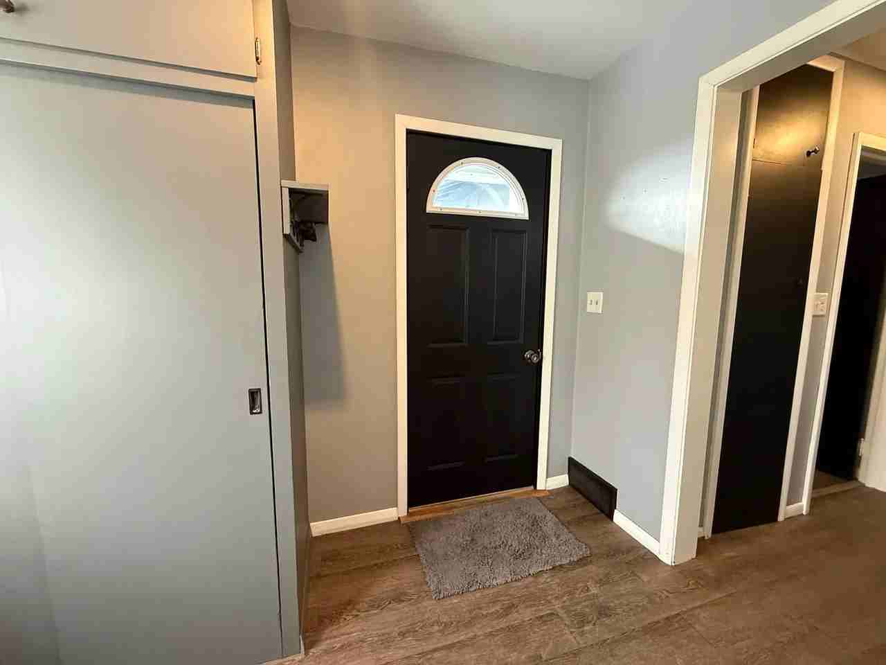 240 Kneale Ave N - Photo 3 of 20